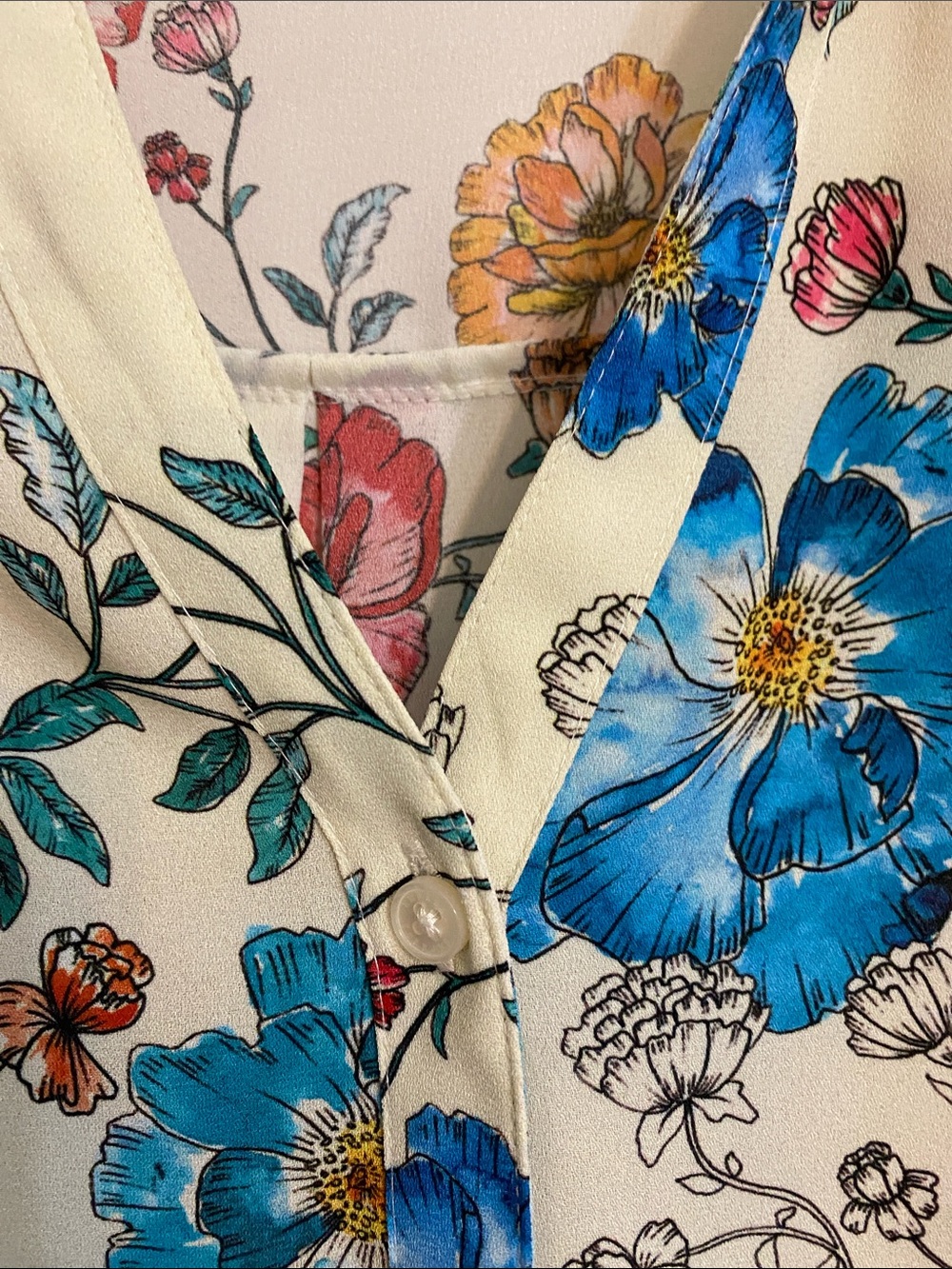Express Sleeveless Floral Button-Up Top in Cream, Blue, Red, Yellow - Picture 4 of 7